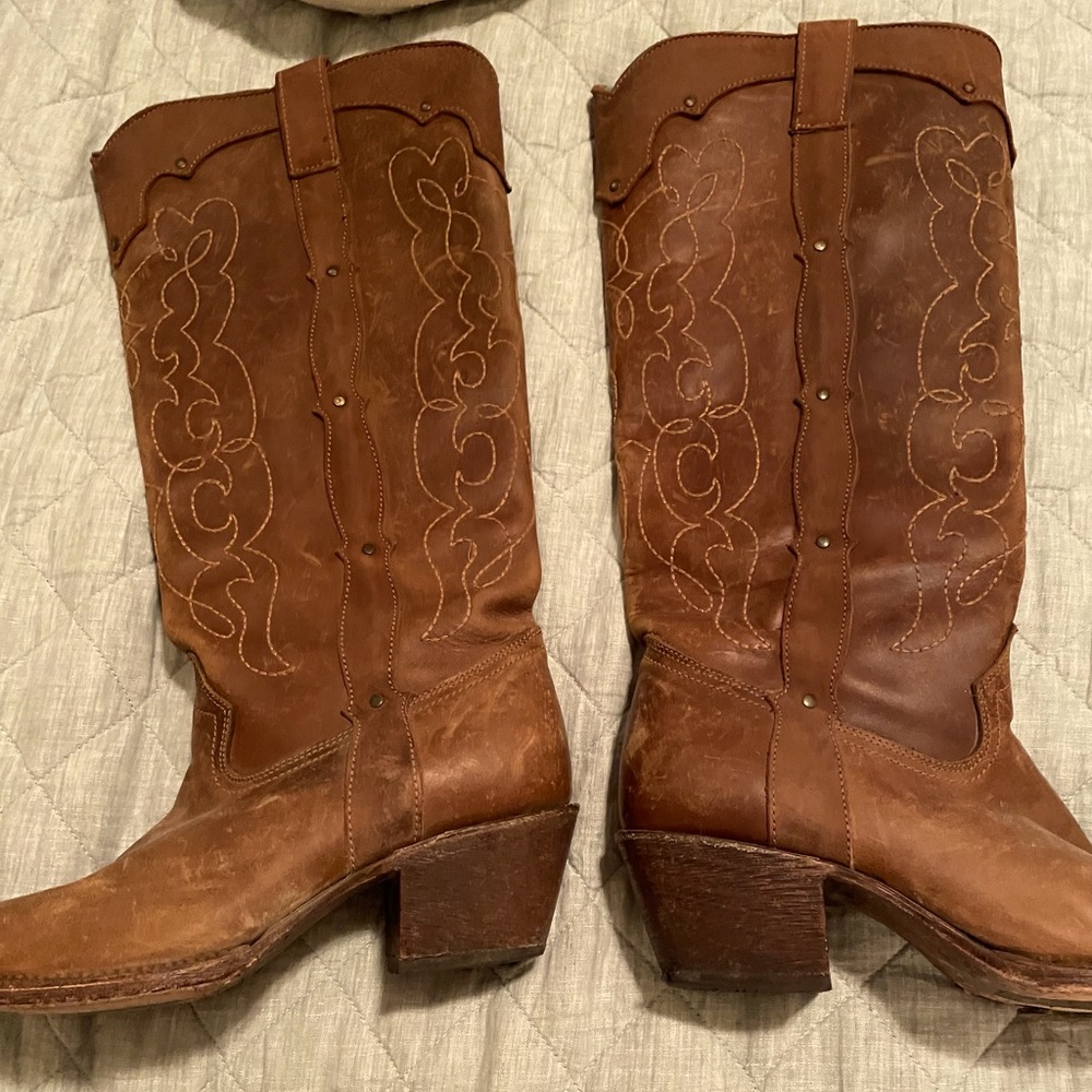Corral tall cow boy boots.
